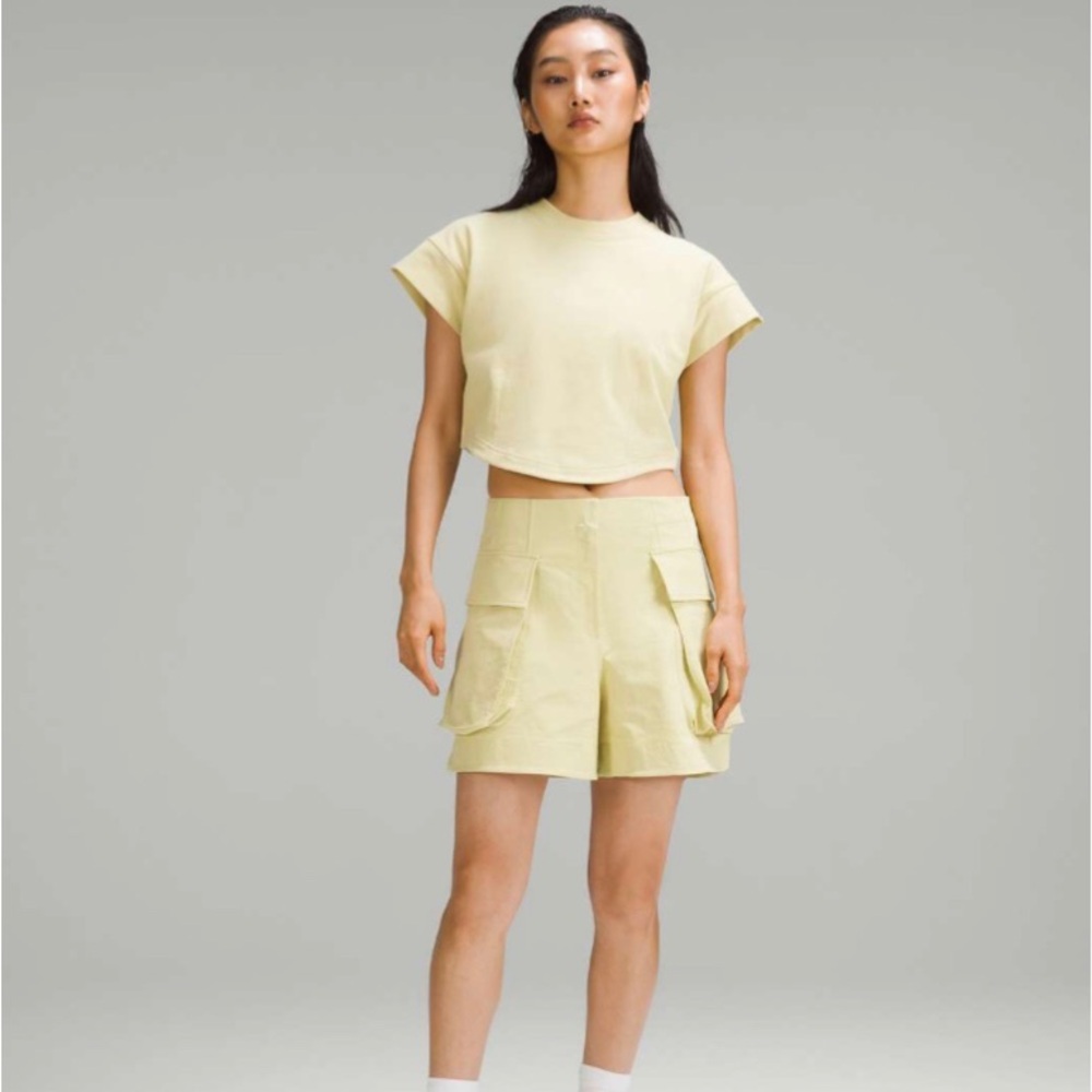 NWT Lululemon Relaxed Fit SHR Cargo Short size 6